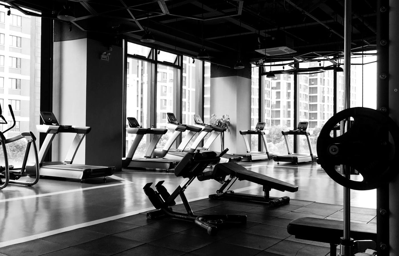 Skupinové cvičení ve fitness sále